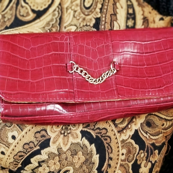 Red Wristlet Purse Gold Chain - Picture 2 of 5